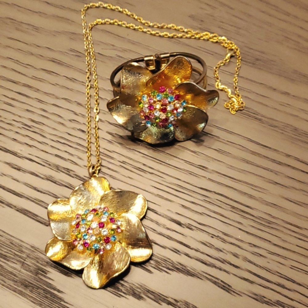 Necklace and bracelet set